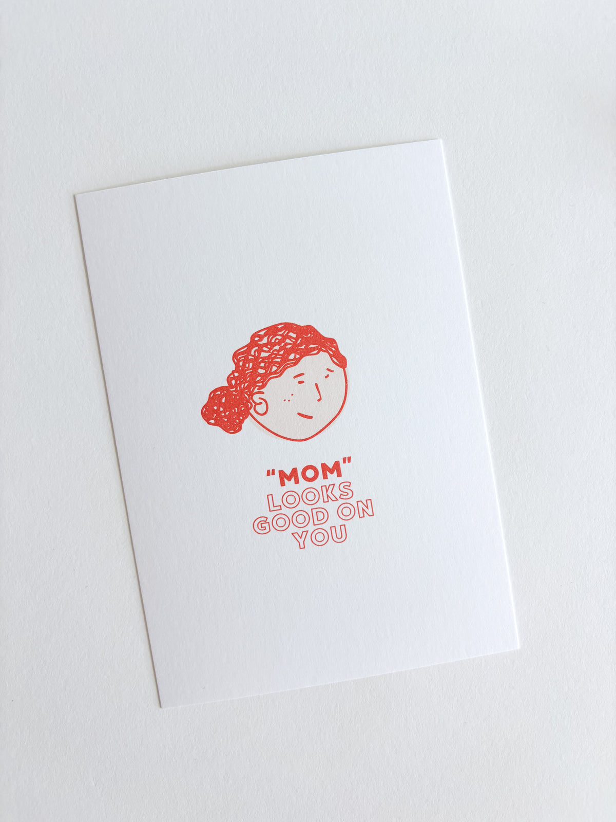 "Mum" looks good on you - postkarte A6