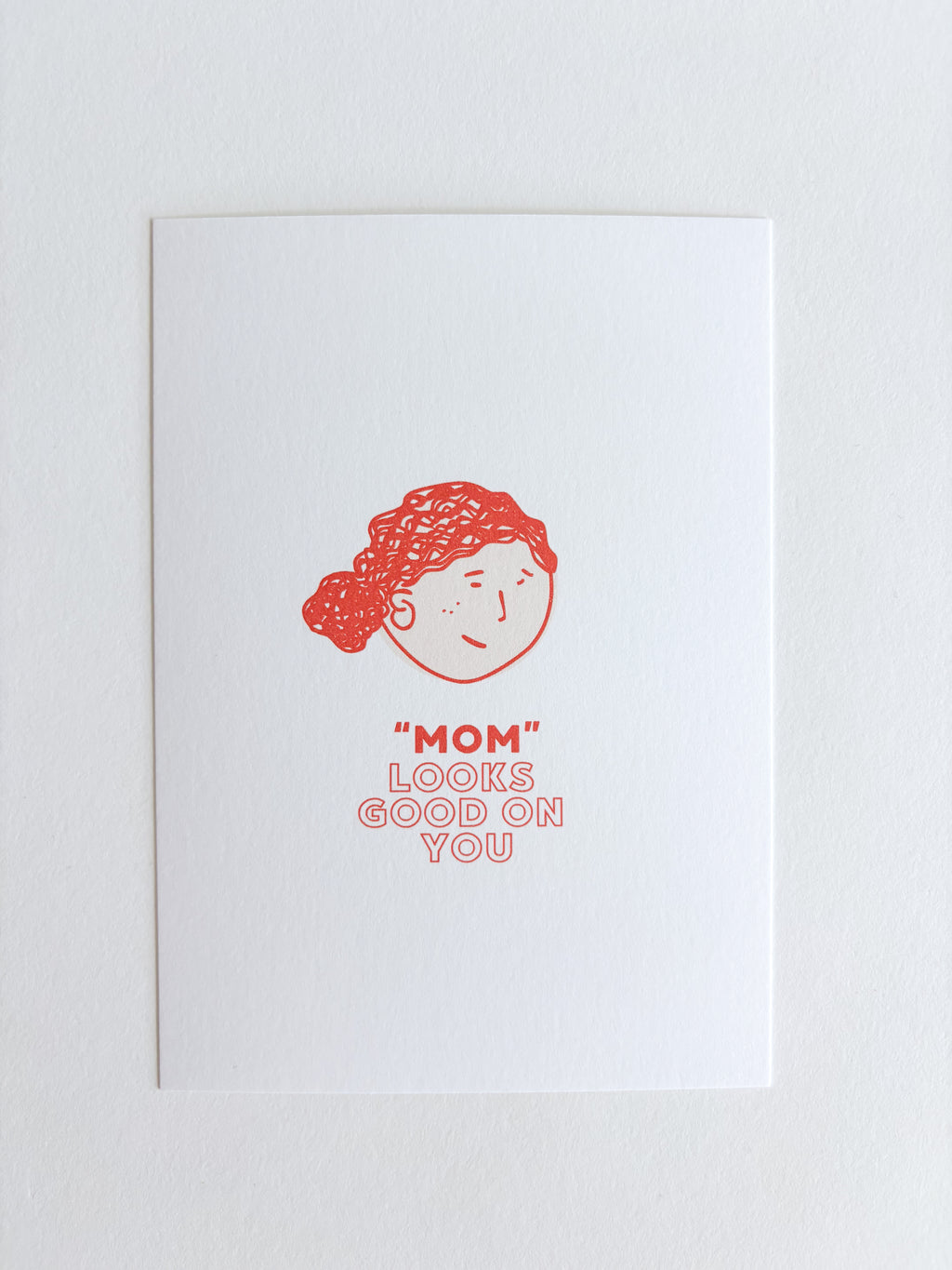 "Mum" looks good on you - postkarte A6